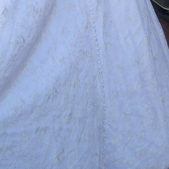 Strapless Lace Ballgown with POCKETS!!! - Picture 3 of 10